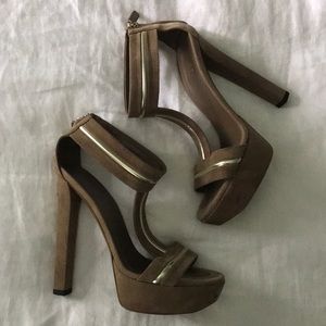 Gucci suede and gold platform heels size 36